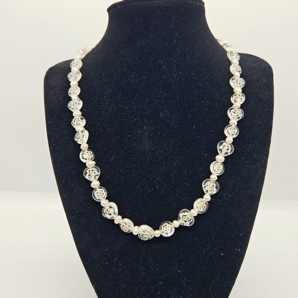 Madewell 90s style clear flower bead and pearl necklace - Picture 1 of 4